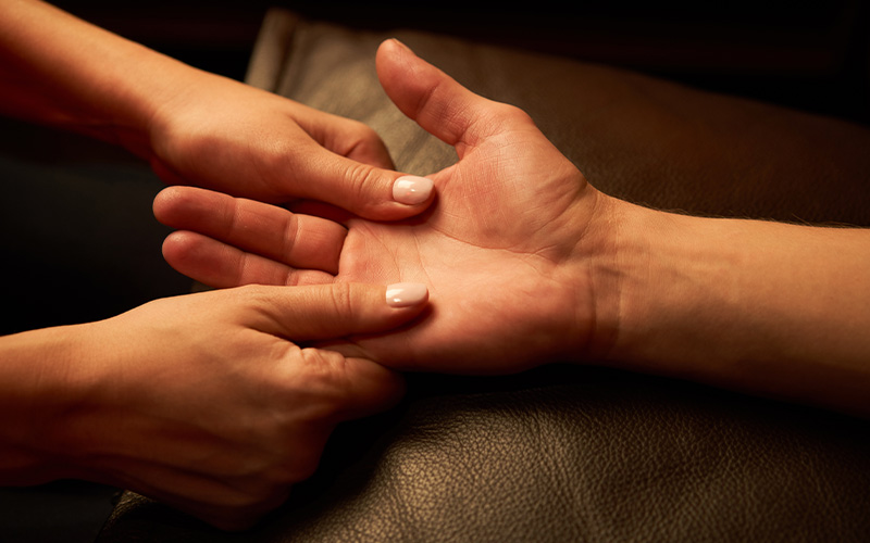 Acupressure treatment on hand point for 1TCM fertility health.